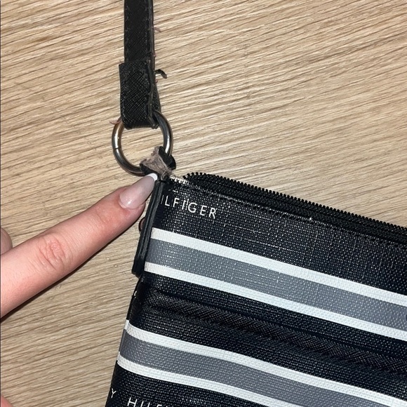 Tommy Hilfiger Black and White Crossbody Bag FLAWS SHOWN - Picture 2 of 12